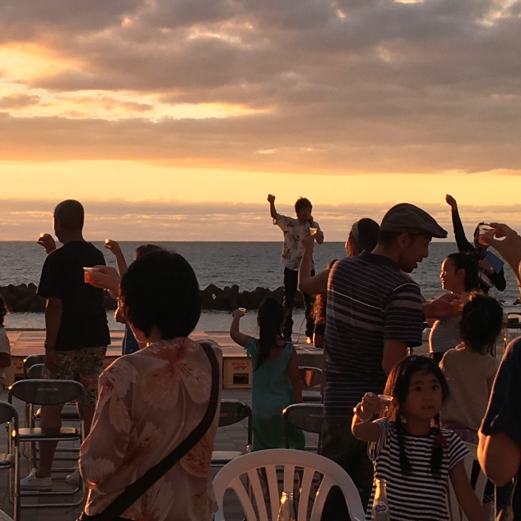 夕日に乾杯っ